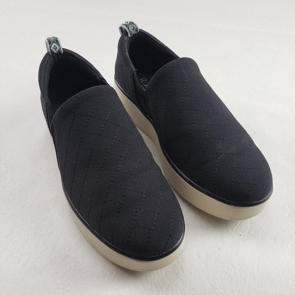 Traq Alegria Mindy Slip On Shoe Womens 7-7.5 37 Black Quilted Casual Sneaker